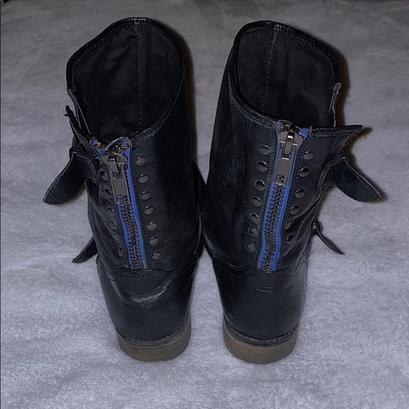 Steve Madden Black Ankle Riding Buckle Boots Sz 8 - Picture 3 of 7